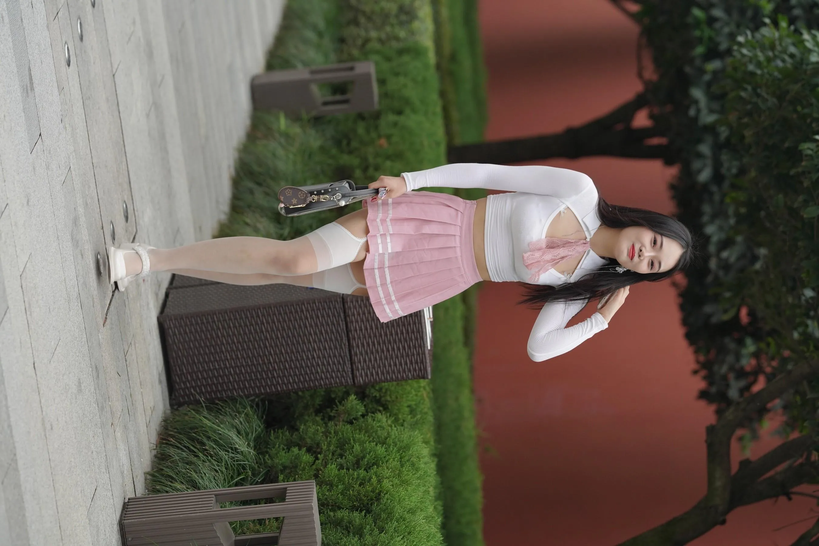 魔镜街拍 NO.161 街拍白丝吊带袜美女 [109P]插图